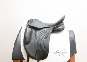 Albion Platinum Royale 17MW Dressage Saddle SN: 68813 Inv: 7023